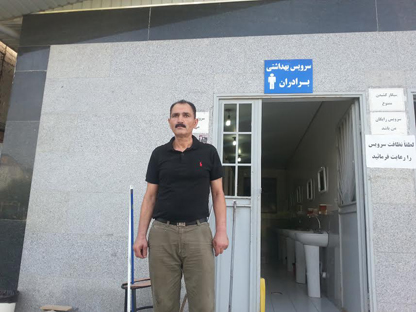 یک رزمنده در توالت زندگی می کند!