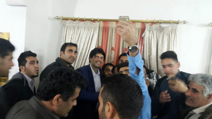 جوانان زیر چکمههای بیسیاستی له شدند